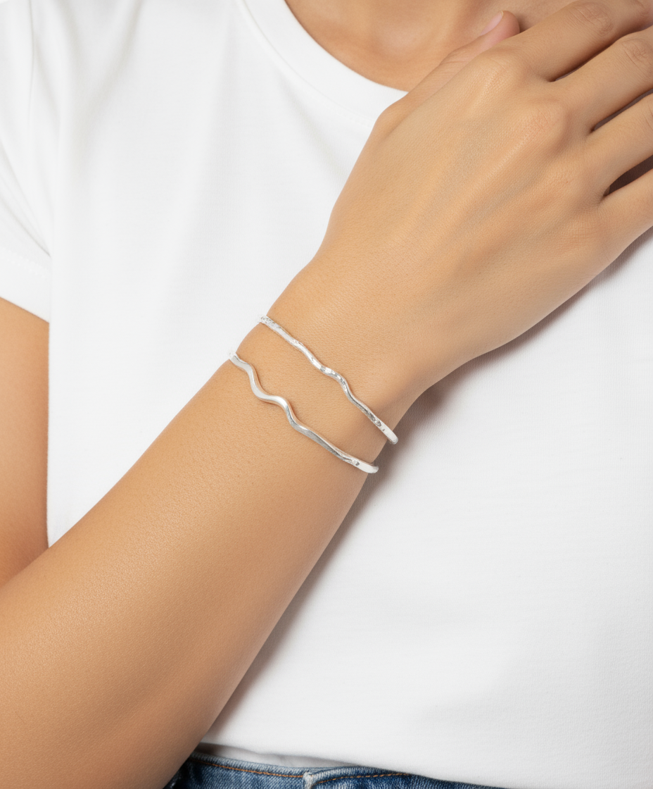 Meakins ripple bracelet